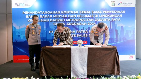 Pertamina Patra Niaga Regional Jawa Bagian Barat (JBB) menandatangani MoU dengan Polda Metro Jaya, terkait pengadaan BBM dan Pelumas untuk operasional Polda Metro Jaya, Senin 22 Januari 2024. (UTOYO PRIE ACHDI)