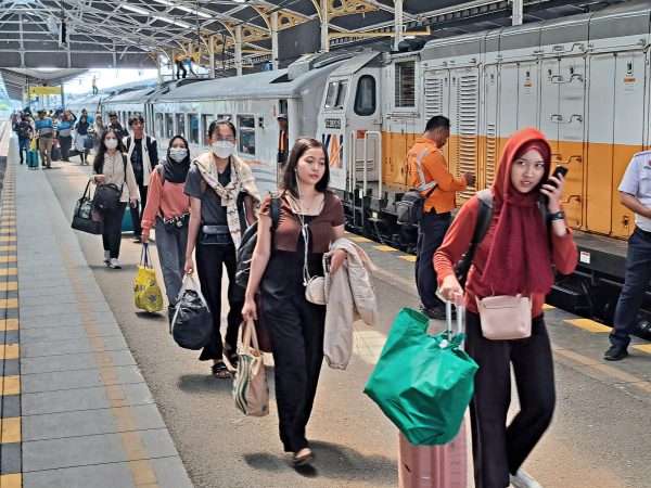 PT KAI Daop 3 Cirebon siap melayani penumpang saat arus mudik lebaran 1445H 