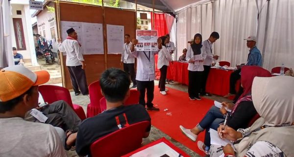 Suasana pemilihan suara ulang (PSU) Pemilu 2024 di Tempat Pemungutan Suara (TPS) 15 Anjatan, Kabupaten Indramayu, Rabu 21 Februari 2024.(UTOYO  PRIE ACHDI)