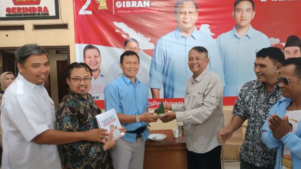 DPC Partai Gerindra Indramayu gelar syukuran atas kemenangan Prabowo-Gibran dan diraihnya Penghargaan Jenderal Kehormatan dari Presiden RI Joko Widodo. (UTOYO PRIE ACHDI) 