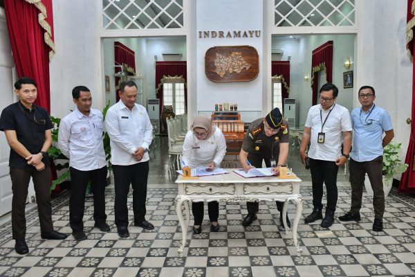 Penandatanganan Nota Kesepakatan dilakukan Bupati Indramayu Nina Agustina dan Kepala Kejaksaan Negeri Indramayu, Arief Indra Kusuma Adhi, Rabu 28 Februari 2024 di Pendopo Indramayu.