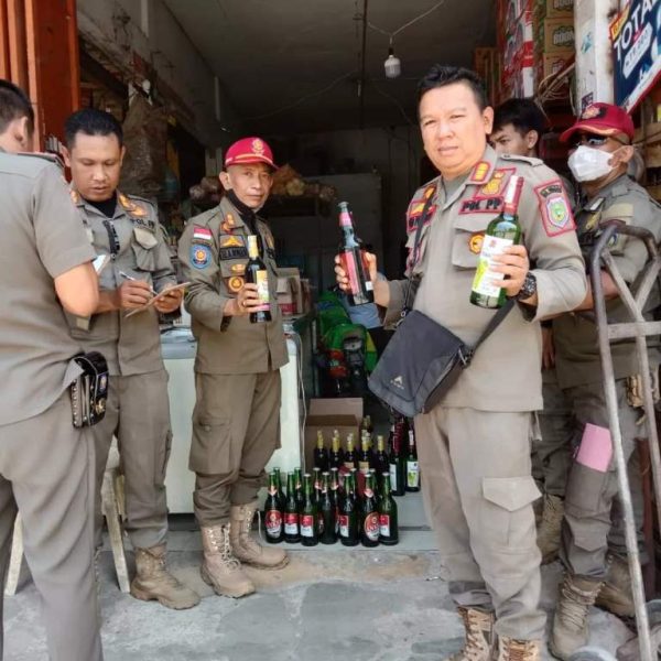 Sejumlah barang bukti minuman beralkohol yang berhasil diamankan Satpol PP Kabupaten Indramayu