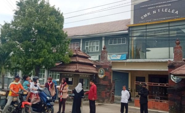 Dalam rangka membentuk siswa yang berahklakul karimah serta meningkatkan pengetahuan tentang ilmu agama Islam bagi para siswa di bulan suci Ramadhan 1445 H, SMKN 1 Lelea mengadakan kegiatan SmartTren yang dilaksanakan selama empat hari.