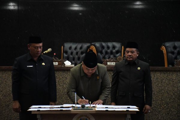 SETUJU. DPRD menyetujui Raperda Pertanggungjawaban Pelaksanaan APBD Tahun Anggaran 2023, Jum'at 12 Juli 2024. (UTOYO PRIE ACHDI)